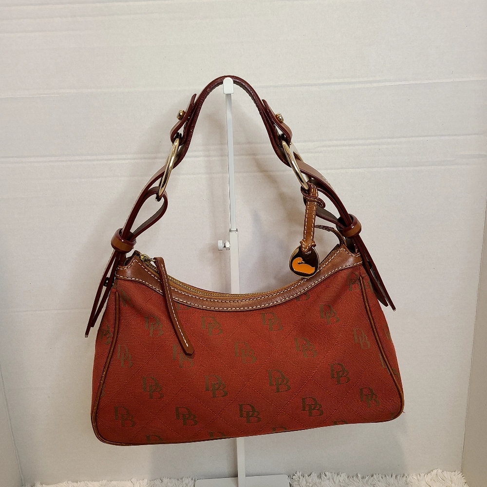 EUC Dooney &Burke signature shoulder bag
